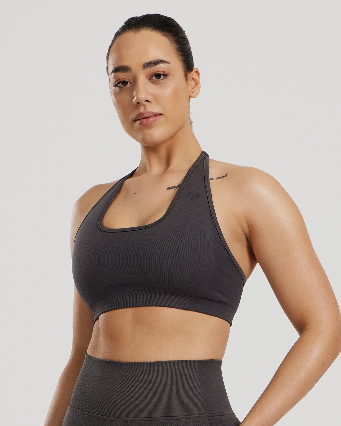 Motion Seamless Halter Bra | Graphite