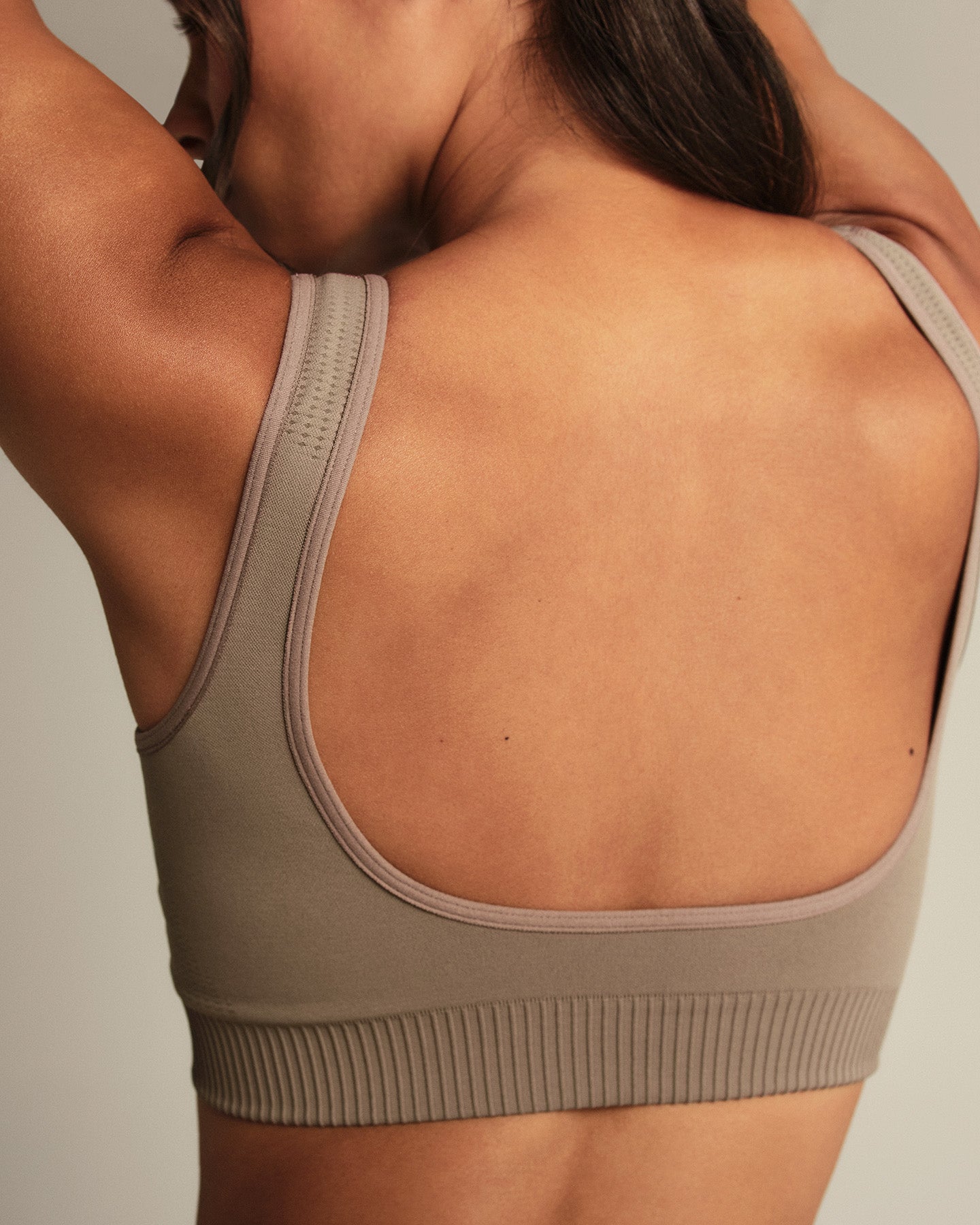Power Seamless Open Back Mini Bra | Taupe Grey