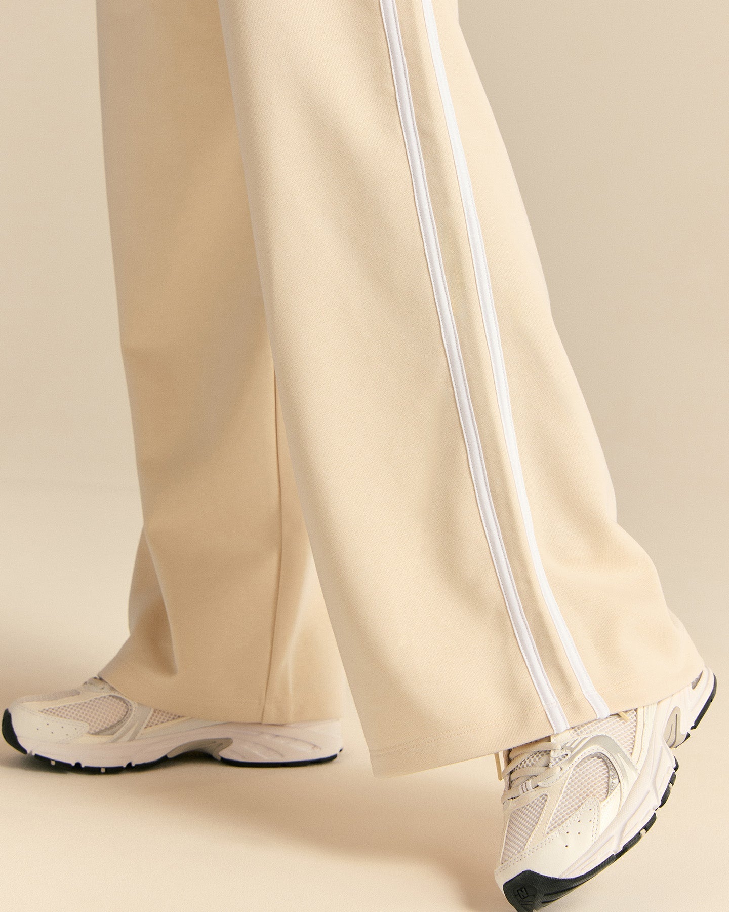 Comfort Lightweight Contrast Joggers | Off White