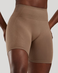 Define 2.0 Seamless Scrunch 6" Shorts | Caribou