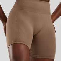 Define 2.0 Seamless Scrunch 6" Shorts | Caribou