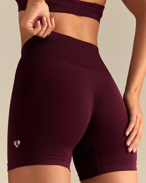Define 2.0 High Waist Scrunch Shorts 4" | Merlot