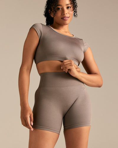 Motion Seamless Open Back Short Sleeve Crop Top | Taupe Grey