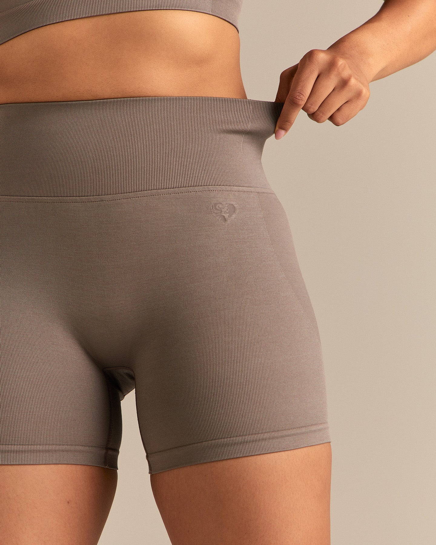Motion Seamless Shorts | Taupe Grey