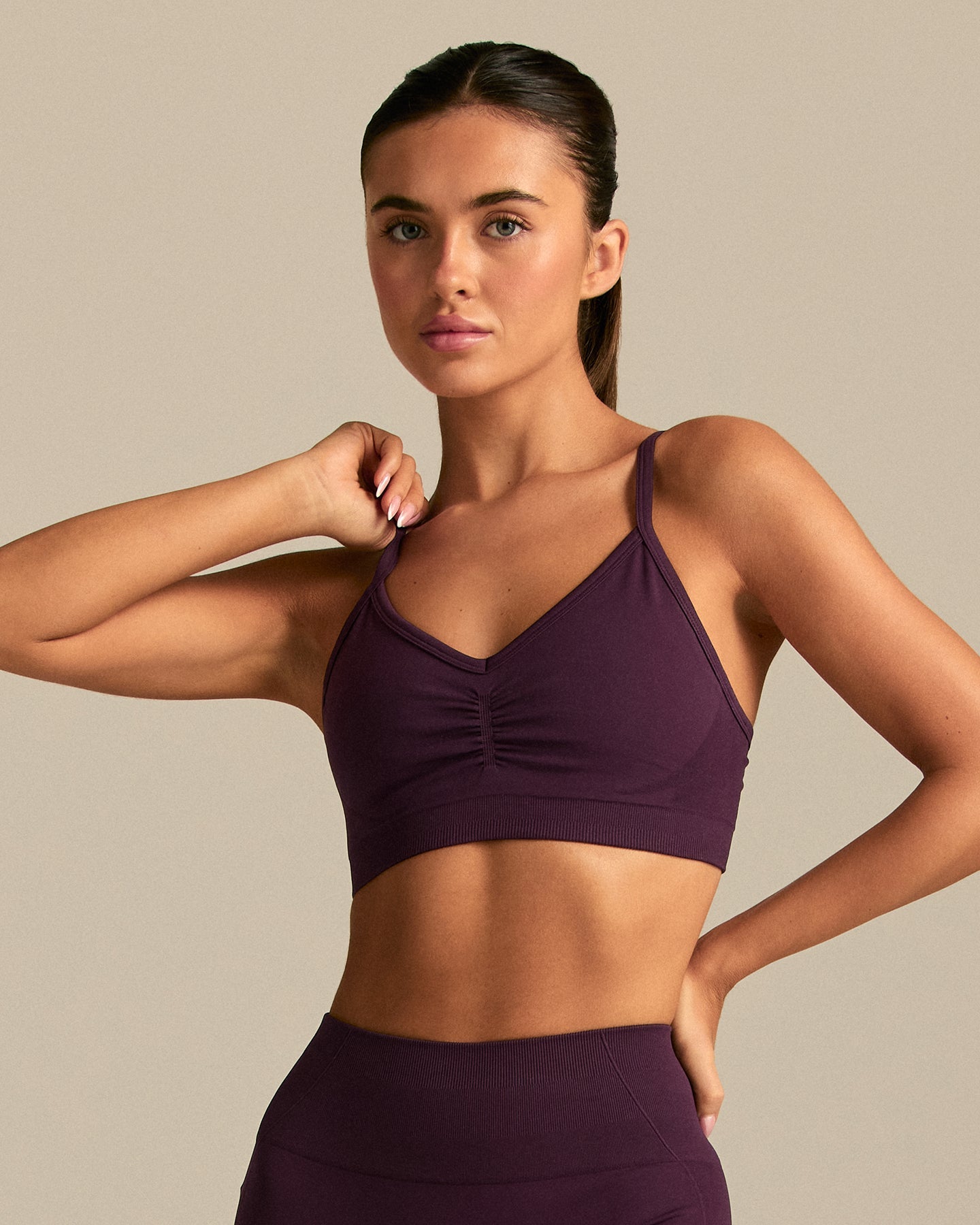 Define 2.0 Scrunch Bra | Blackberry (1/6)