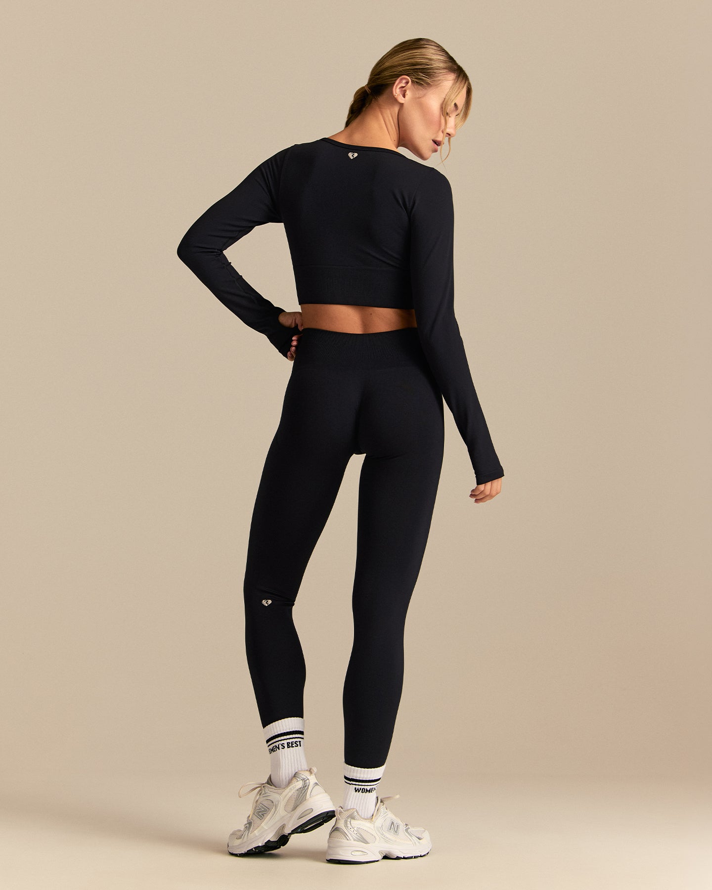 Define 2.0 Long Sleeve Scrunch Crop Top | Black (3/6)